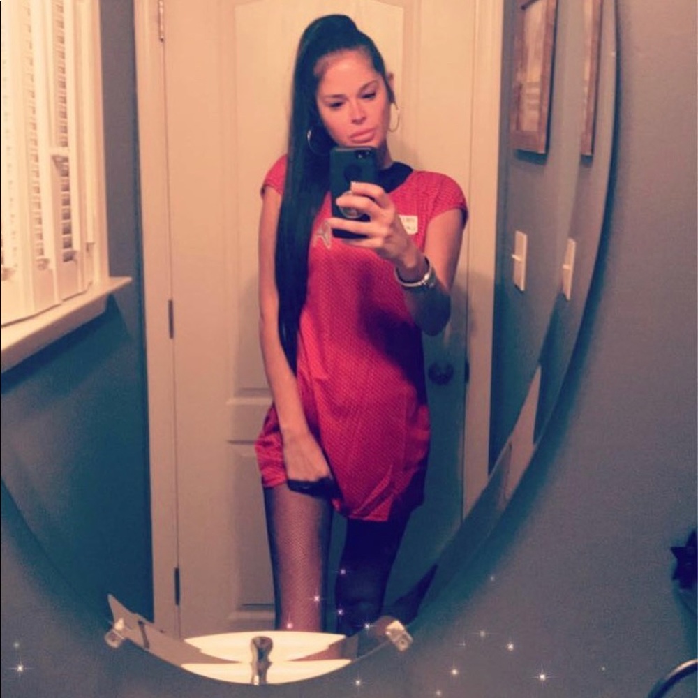 Red, Uhura Star Trek Costume Cosplay - Picture 3 of 3